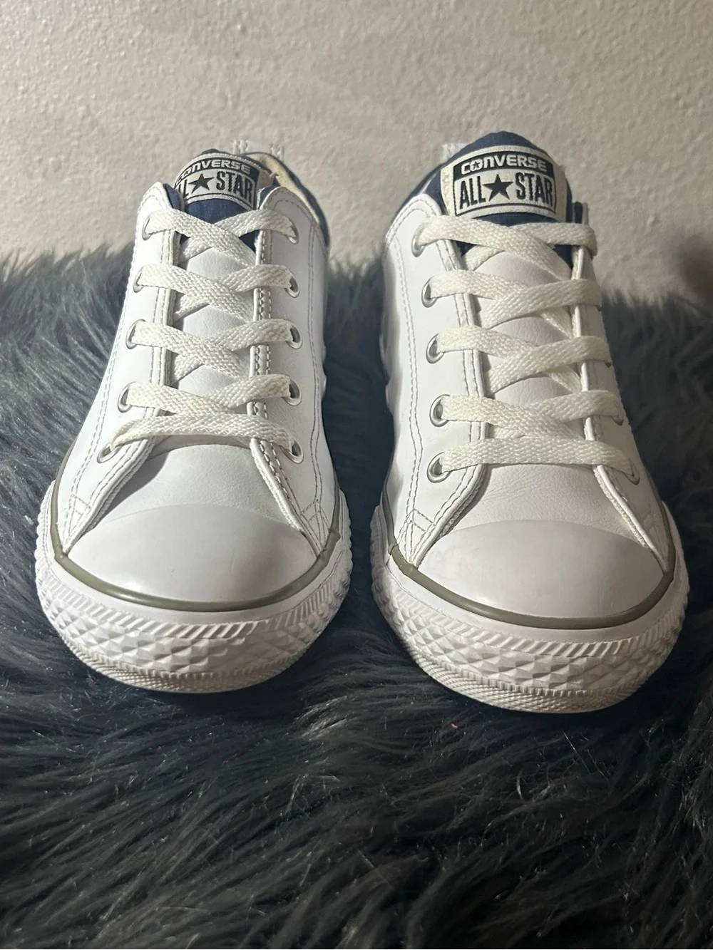 Converse Chuck Taylor All Star Leather White Low-Top Sneakers Size 4